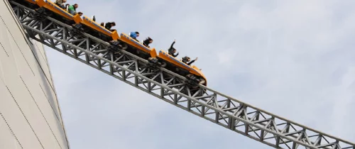 Talfahrt Achterbahn Talfahrt Achterbahn