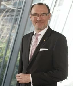 Dr. Rainer Reitzler Dr. Rainer Reitzler