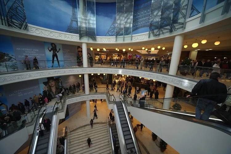 shopping-center-750-shutt_10546405
