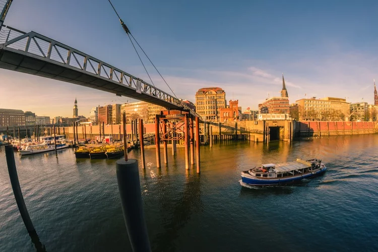 Hamburg_shutterstock_groß_134273063