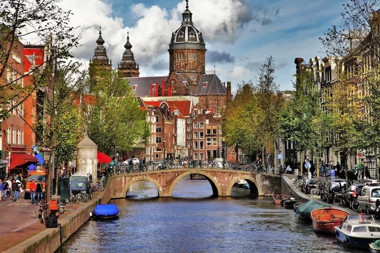 Amsterdam_shutterstock_112304675