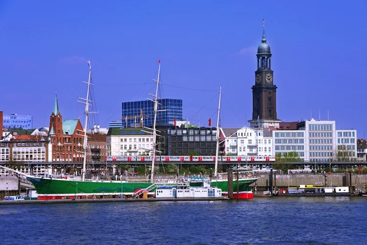 Hamburg_shutterstock_143642617 Kopie