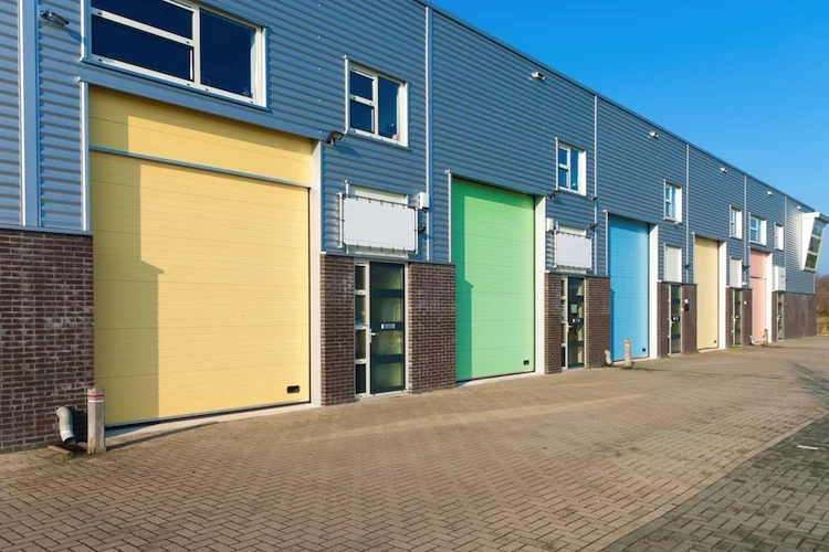 Logistikimmobilie_shutterstock_97172222 Kopie