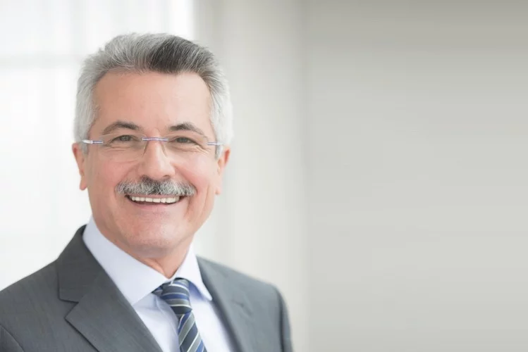 "Es liegt auf der Hand: Nur wenn die Versicherer konsequent kundenorientiert handeln, wird es gelingen, die Wiederanlagequoten zu erhöhen."