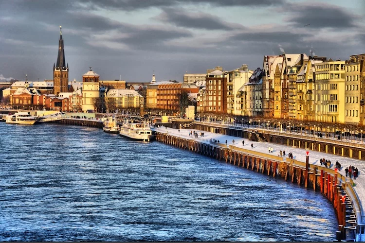 duesseldorf-750-shutt_100434679