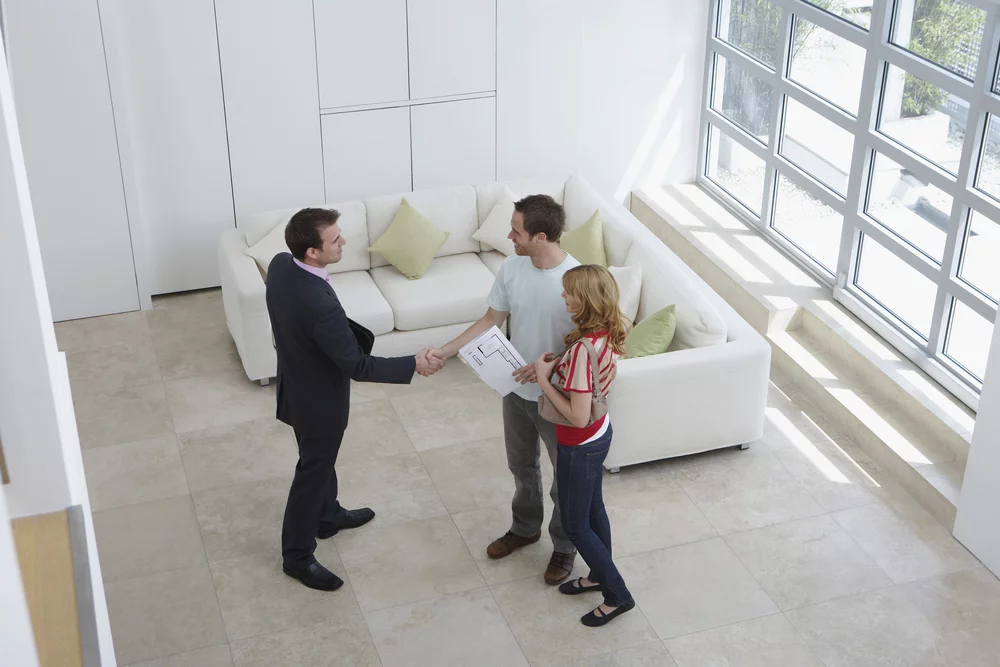 haus-makler-shutterstock_146160938