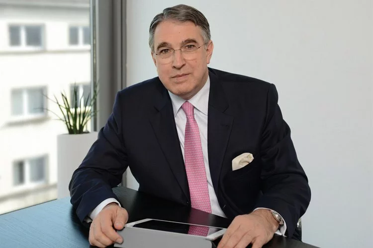 Dr. Stefan M. Knoll: "Pflegedürftigkeit kann jeden treffen. Ein Unterlassen der Pflegeberatung bedeutet somit eine Verletzung der Beratungspflicht."