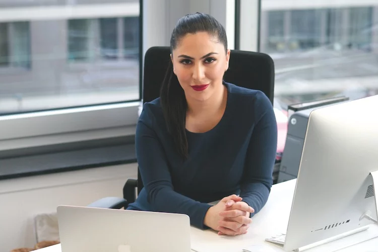 Nazli Olgar Confidens