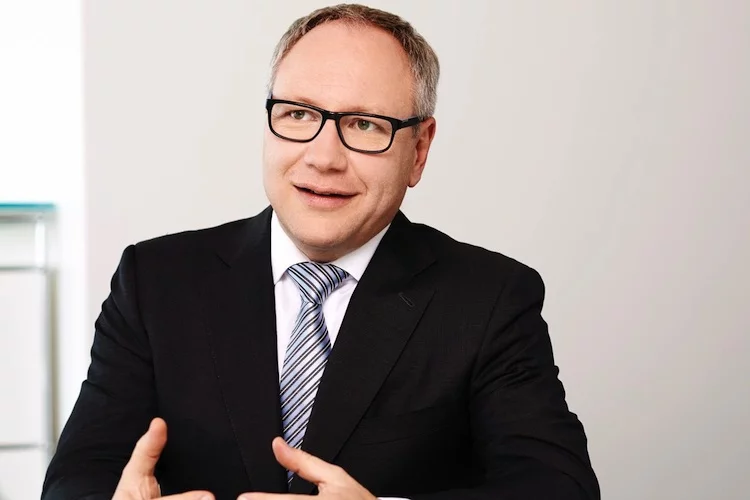Alexander Vollert Axa