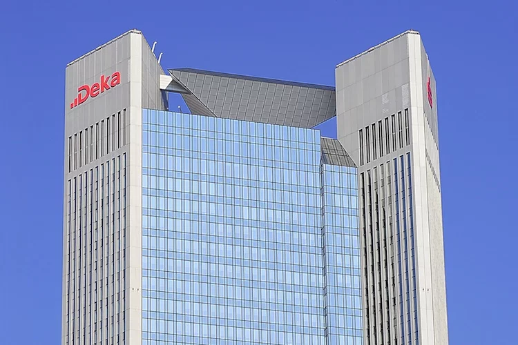 Die boomende Nachfrage nach Fonds in Zeiten mickriger Sparzinsen hat der Dekabank 2015 einen kräftigen Gewinnsprung gebracht.