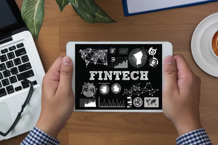 53 Prozent der befragten Finanzentscheider sind neugierig auf die Angebote der Fintechs.
