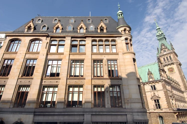 An der Hamburger Börse waren die Fondsumsätze im August solide.