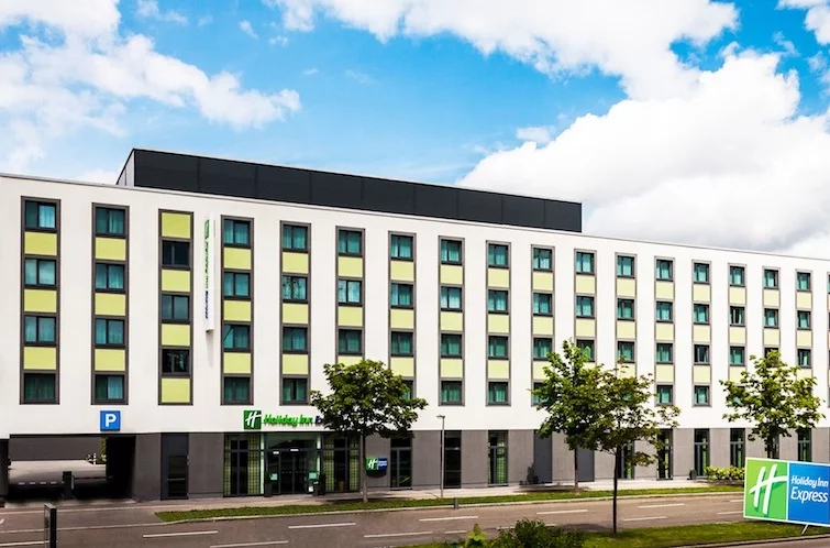 Das Drei-Sterne-Hotel ist nach Angaben der Patrizia über einen Zeitraum von 20 Jahren verpachtet.