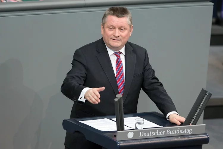 Die Gesetzespläne von Gesundheitsminister Gröhes stoßen auf Widerstand – auch beim Koalitionspartner SPD.