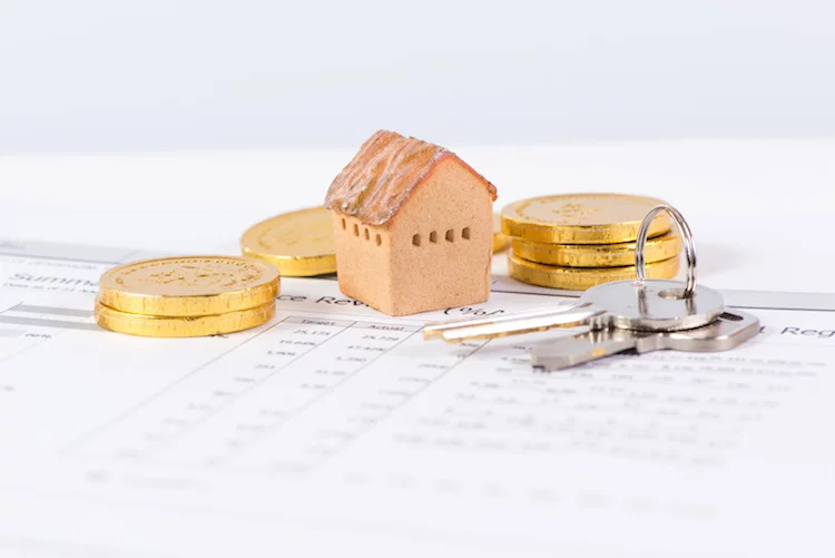 haus schluessel schlussel geld shutterstock_491600317