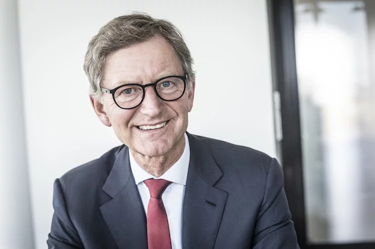"Angesichts der niedrigen Zinsen, der demografischen Entwicklung und mancher politischen Verunsicherung ist das Ergebnis der Lebensversicherer durchaus respektabel", sagte GDV-Präsident Alexander Erdland.