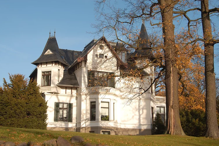 haus hamburg villa shutterstock_307731179