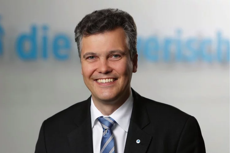 Dr. Herbert Schneidemann, Vorstandsvorsitzender der Bayerischen Versicherungsgruppe