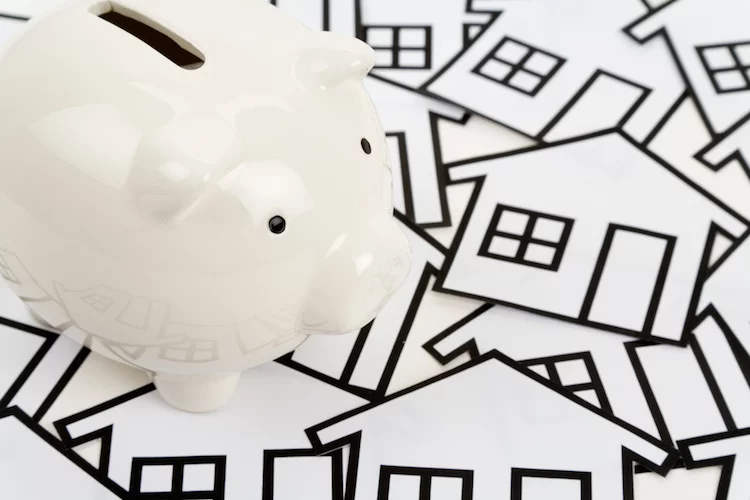 haus sparschwein sparen baufinanzierung shutterstock_51087235