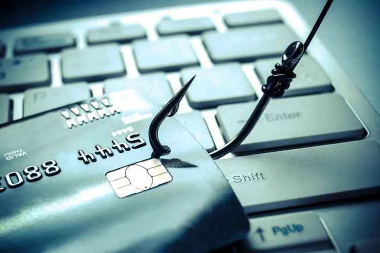 Die Versicherungswirtschaft hat unverbindliche Musterbedingungen für eine Cyber-Versicherungspolice entwickelt, die sich speziell für kleine und mittelgroße Unternehmen eignet.