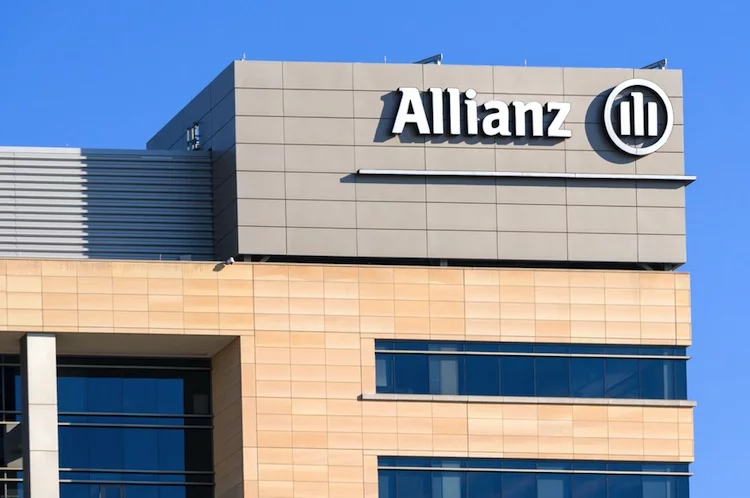 Konzernweit peilt die Allianz für 2017 weiterhin einen operativen Gewinn von 10,3 bis 11,3 Milliarden Euro an.