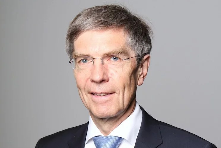 Koch war bisher stellvertretender Vorsitzender des Aufsichtsrats und bis Ende Dezember 2011 Vorstandsvorsitzender der Versicherungsgruppe.