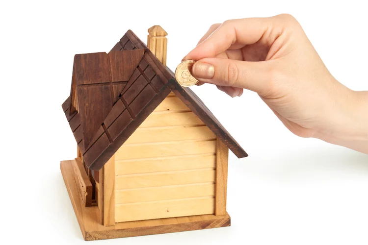 haus sparen kapital sparschwein hauskauf immobilie kauf finanzierung shutterstock_85036615