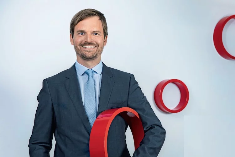 Michael Neumann, Vorstand Dr. Klein Privatkunden AG, hat Grund zur Freude: Der FInanzdienstleister, der 2015 mit einem Erlösplus von rund 22,5 Prozent den größten Sprung in der Hitliste der Allfinanzvertriebe zu verzeichnen hatte, konnte im vergangenen Jahr die 100-Millionen-Euro-Marke bei den Provisionserlösen knacken.