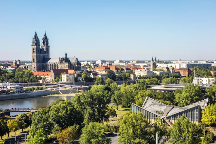 magdeburg panorama dom sachsen anhalt shutterstock_625748258