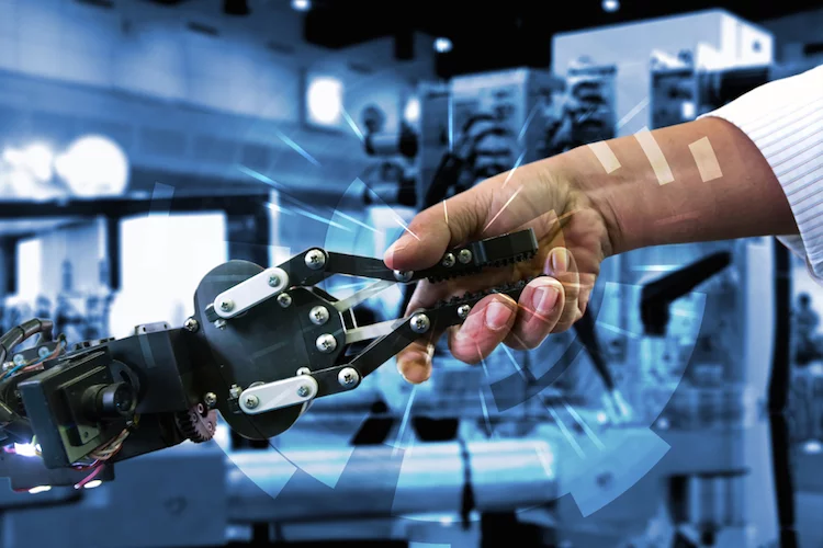 industrie 4.0 digitalisierung immobilien produktion roboter hand unternehmen digitalisierung internet of things iot gewerbe produktion maschine shutterstock_478206340