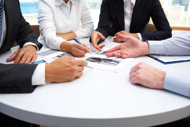 erbengemeinschaft-meeting_shutt_94439206