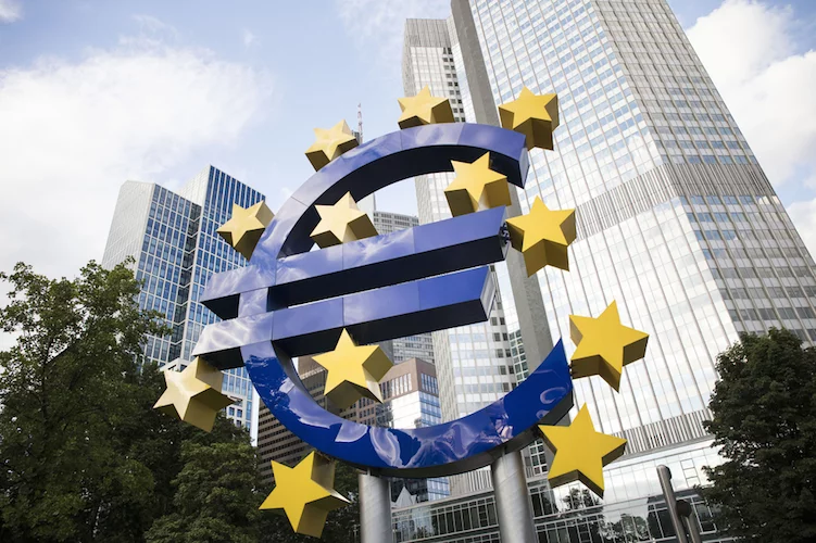 euro frankfurt shutterstock_693462424