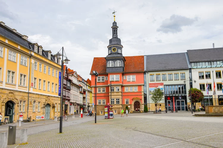innenstadt eisenach marktplatz wartburg luther ostdeutschland shutterstock_289978151