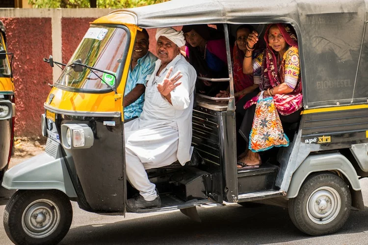 Die Münchener würden damit ihre Lizenz für das Geschäft auf dem Wachstumsmarkt Indien verlieren
