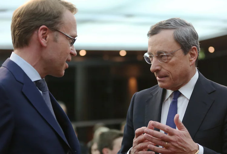 EZB-Chef Mario Draghi (rechts) und Bundesbank-Chef Jens Weidmann, der als Nachfolger für den Posten des Präsidenten der EZB gehandelt wird.