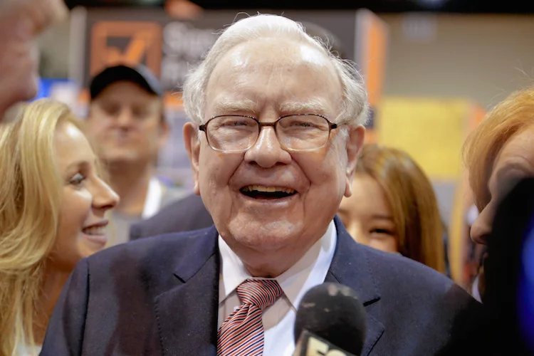 Berkshire Hathaway Chairman and CEO Warren Buffett laughs while touring the exhibit floor at the CenturyLink Center in Omaha, Neb., Saturday, May 6, 2017, where company subsidiaries display their products. More than 30,000 people are expected to attend the annual Berkshire Hathaway shareholders meeting where Buffett and his Vice Chairman Charlie Munger preside over a Q&A session. (AP Photo/Nati Harnik) |