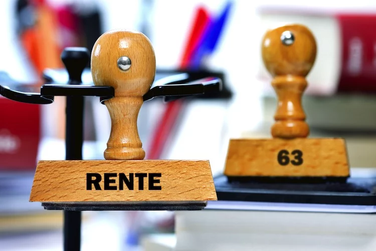 Die abschlagsfreie Rente mit 63 wird gezahlt, wenn ein Arbeitnehmer 45 Versicherungsjahre aufweisen kann.