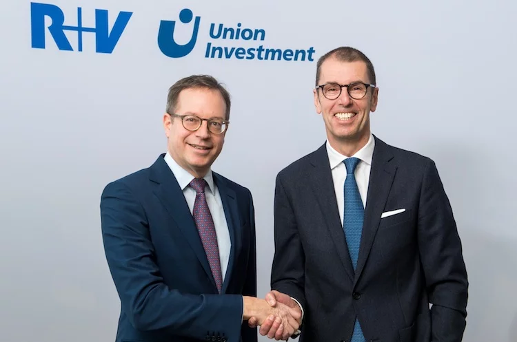 Die Vorstandsvorsitzenden Hans Joachim Reinke (Union Investment) und Dr. Norbert Rollinger (R+V) präsentierten die gemeinsame bAV-Lösung auf einer Pressekonferenz in Frankfurt