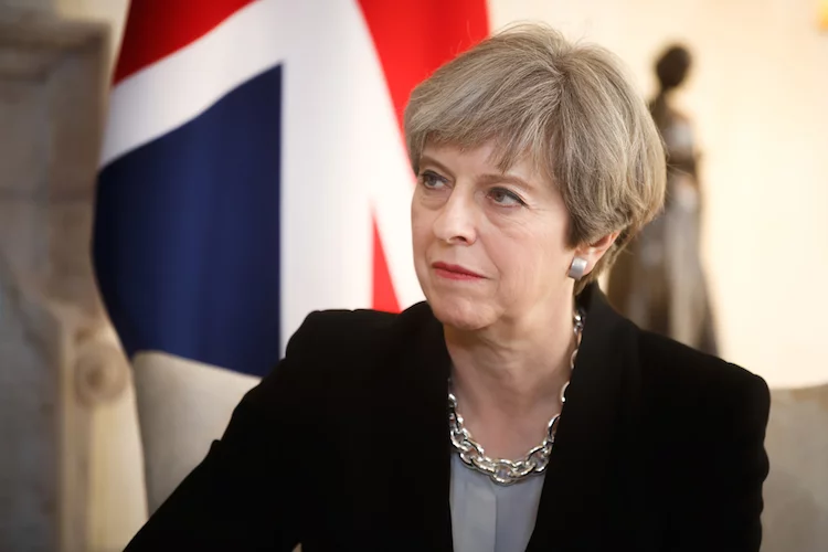 Die britische Premierministern Theresa May hat die Abstimmung des Parlaments über das Brexit-Abkommen verschoben, um das Parlament nicht weiter zu spalten.