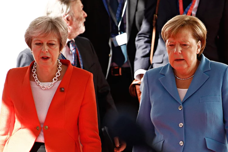 Angela Merkel und Theresa May in Österreich im Herbst 2018: Der Brexit-Entschluss der Engländer wird auch deutsche Unternehmen betreffen.