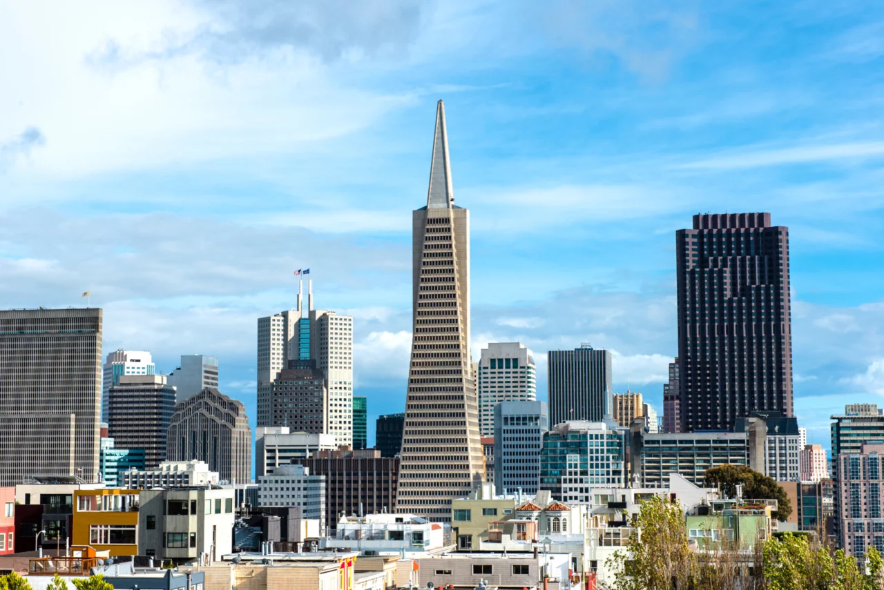 Die Transamerica Pyramid im Häusermeer