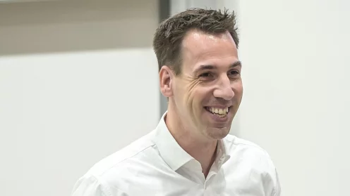ESG Spezialist und Pricehubble-Geschäftsführer Christian Crain bei einem Vortrag.