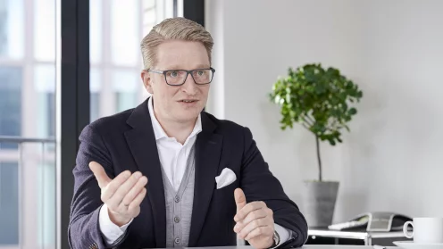 Malte Thies in einer Gesprächssituation