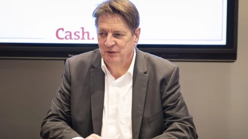 Stefan Löwer auf dem Cash. Branchengipfel