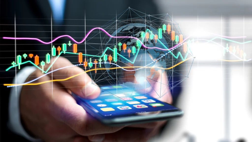 Ansicht eines Geschäftsmannes, der ein Smartphone mit einem 3D-Rendering-Display für Börsenhandelsdaten auf einer futuristischen Schnittstelle benutzt