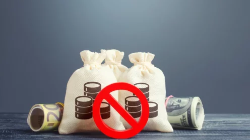 Geldbeutel und rotes Verbotssymbol Nein. Beschränkungen des Kapitalabflusses. Sanktionen. Beschränkung von Finanztransaktionen. Dringend Börsenschluss. Die Krise der Wirtschaft. Wirtschaftlicher Schock.