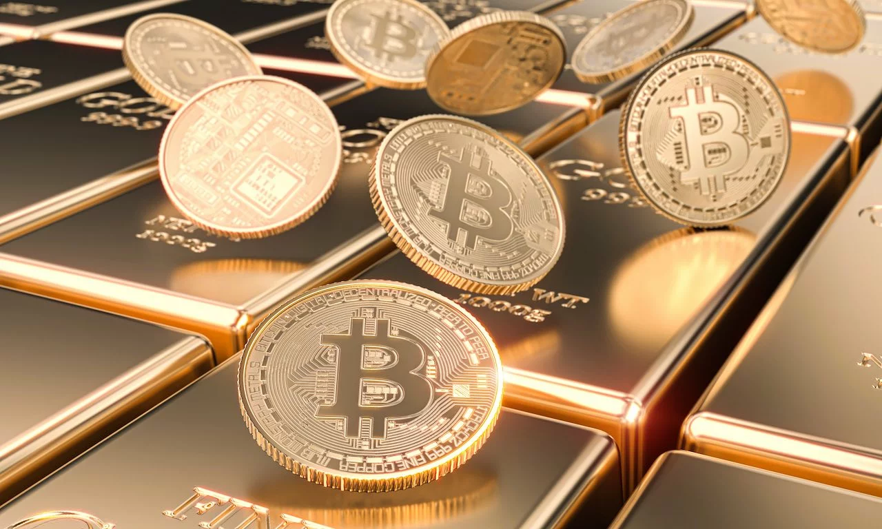 Goldbarren und Bitcoin-Münzen