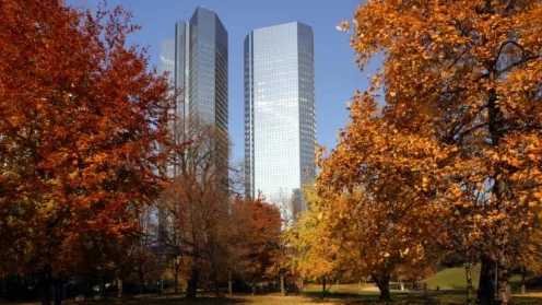 Deutsche Bank Tuerme im Herbst
