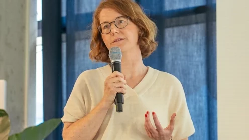 Verena Menne bei einem Vortrag