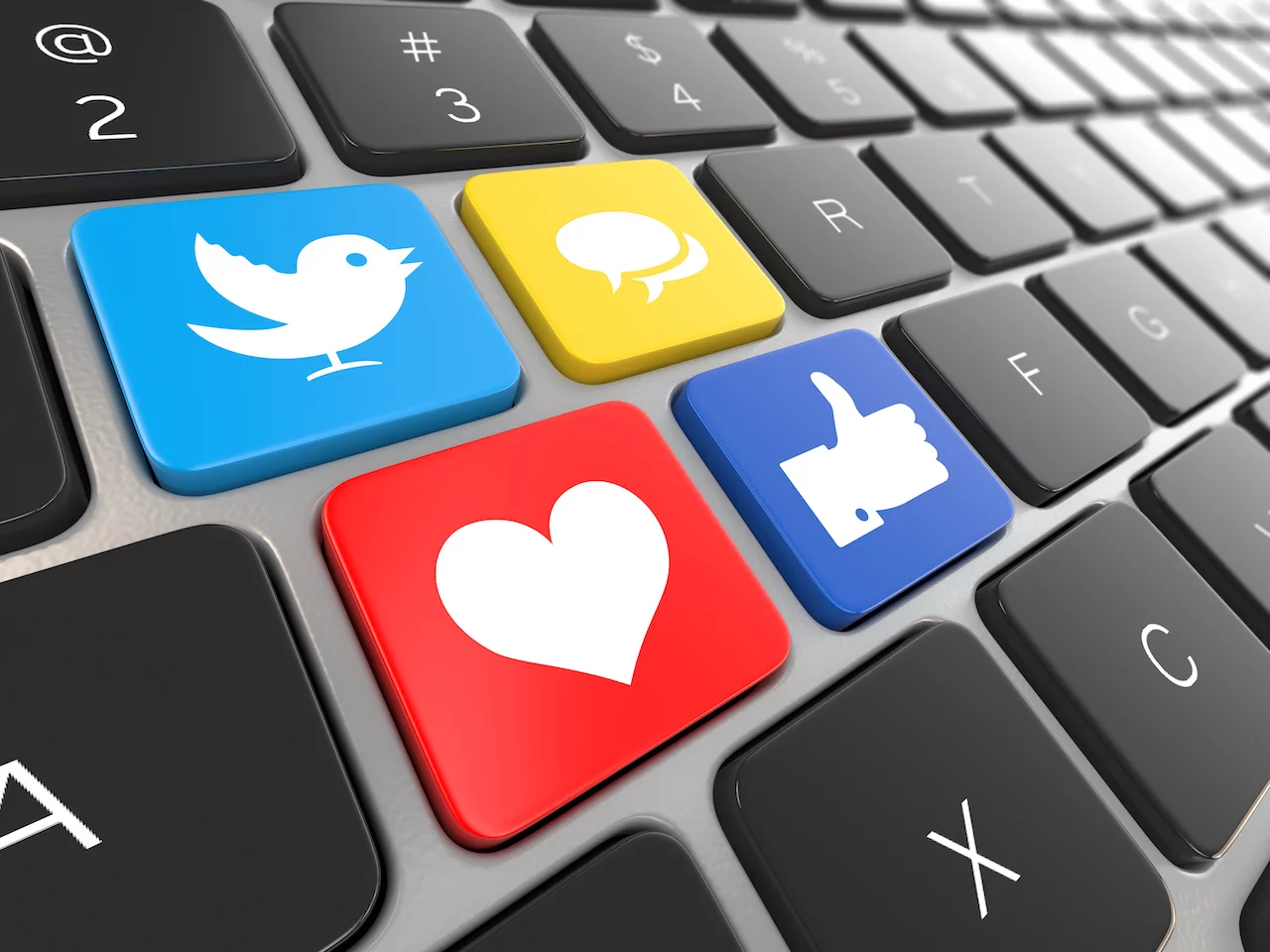 Soziale Medien auf Laptop-Tastatur
